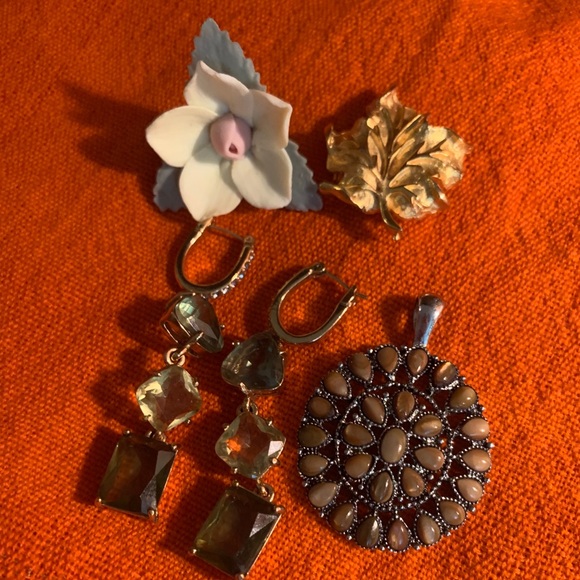 Vintage MONET Green EARRINGS, Pendant, 2 Brooches